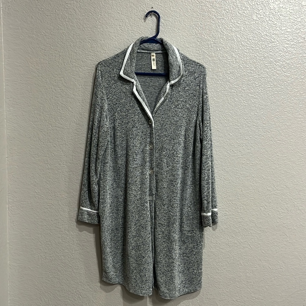 LA Cera The Comfort Collection Tailored Sleep Shirt Gray White Size Medium